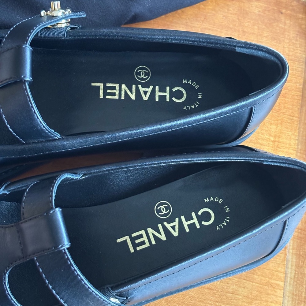 EUC CHANEL Calfskin CC Turnlock Moccasin Loafers 37 in  Black with dust bags - Picture 8 of 9